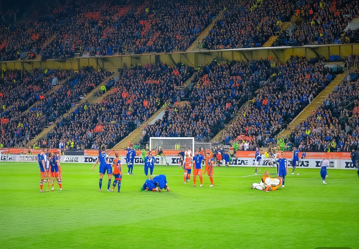 荷甲焦点战：阿尔克 VS 兹沃勒巅峰对决前瞻(图1)